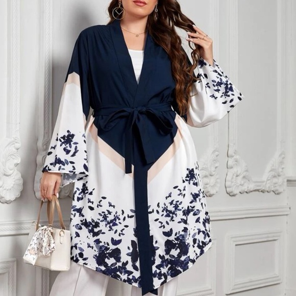 Jackets & Blazers - Beautiful woman leaf 🍁 print belted coat